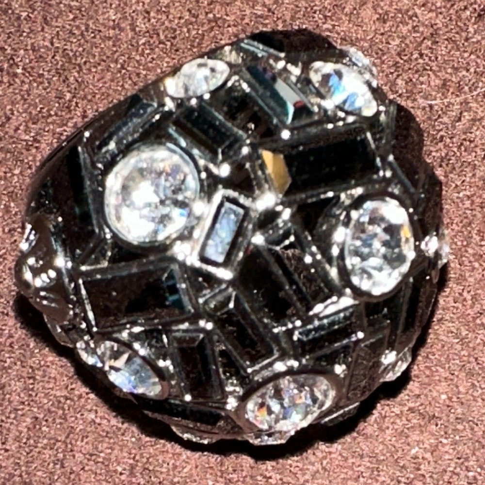 Elegant Silver and Black Mosaic Ring